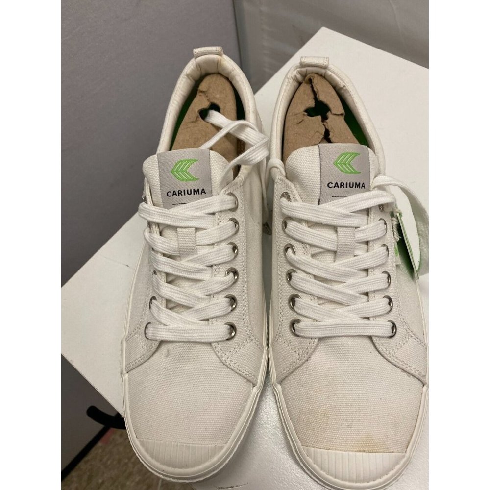Cariuma Sneakers US Men 9 or Women 10.5